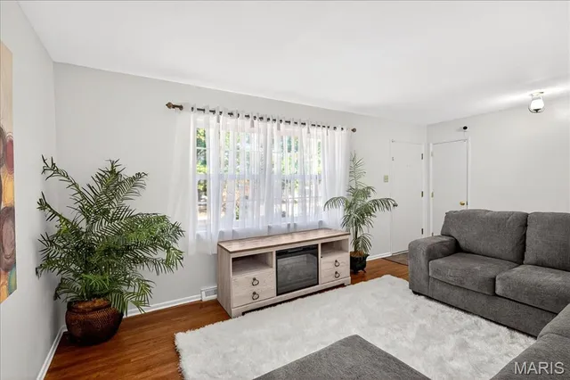 $2,350 | 354 Burncoate Drive, Oakville, MO 63129