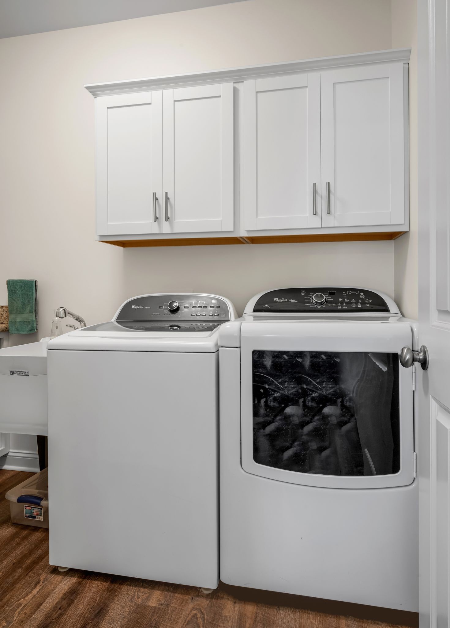 1640 Greenwood Road Charlotte, TN 37036 - Photo 23 of 37 Spacious Laundry Room with cabinetry and sink