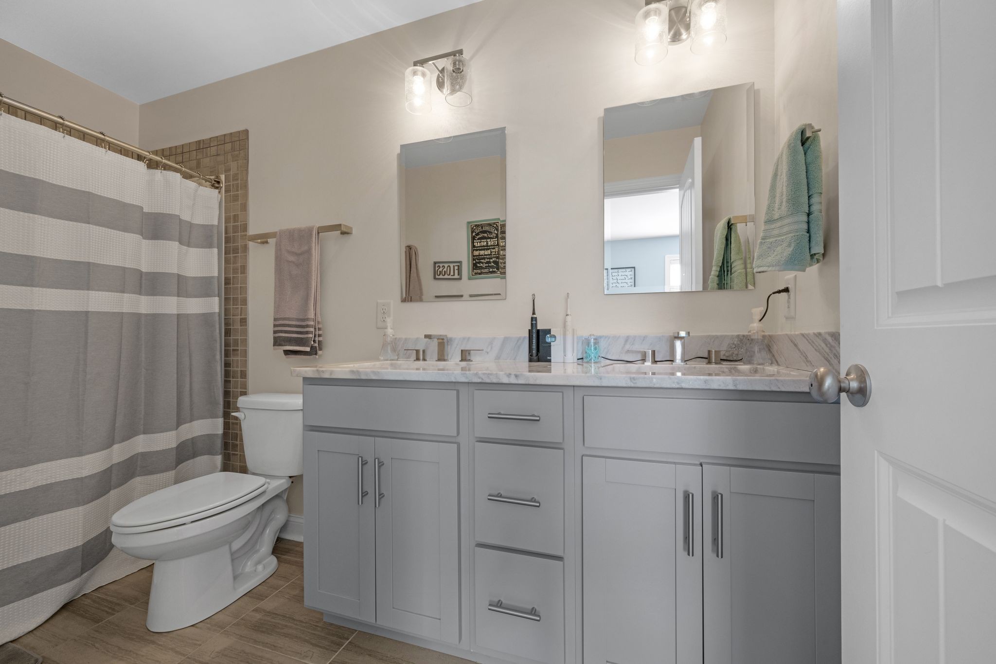 1640 Greenwood Road Charlotte, TN 37036 - Photo 30 of 37 Upstairs Bathroom~ Duals Sinks, Tile & Granite