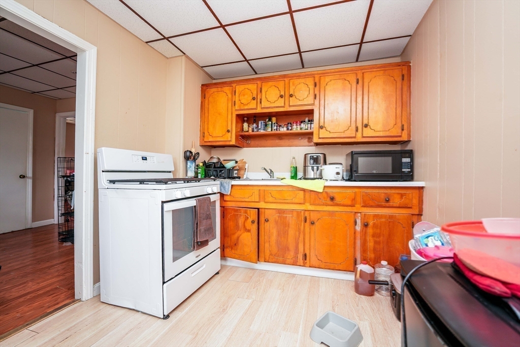 83 Jencks Street Fall River, MA 02723 - Photo 10 of 38 Gallery Image 10