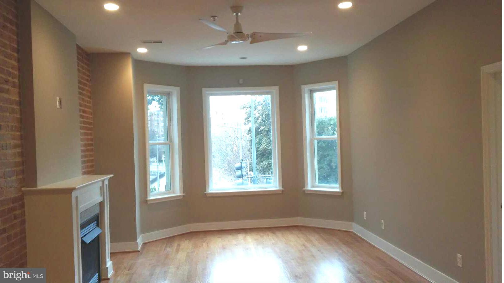 1531 Park Road Northwest, Unit 4 Washington, DC 20010 - Photo 7 of 16 Living Room