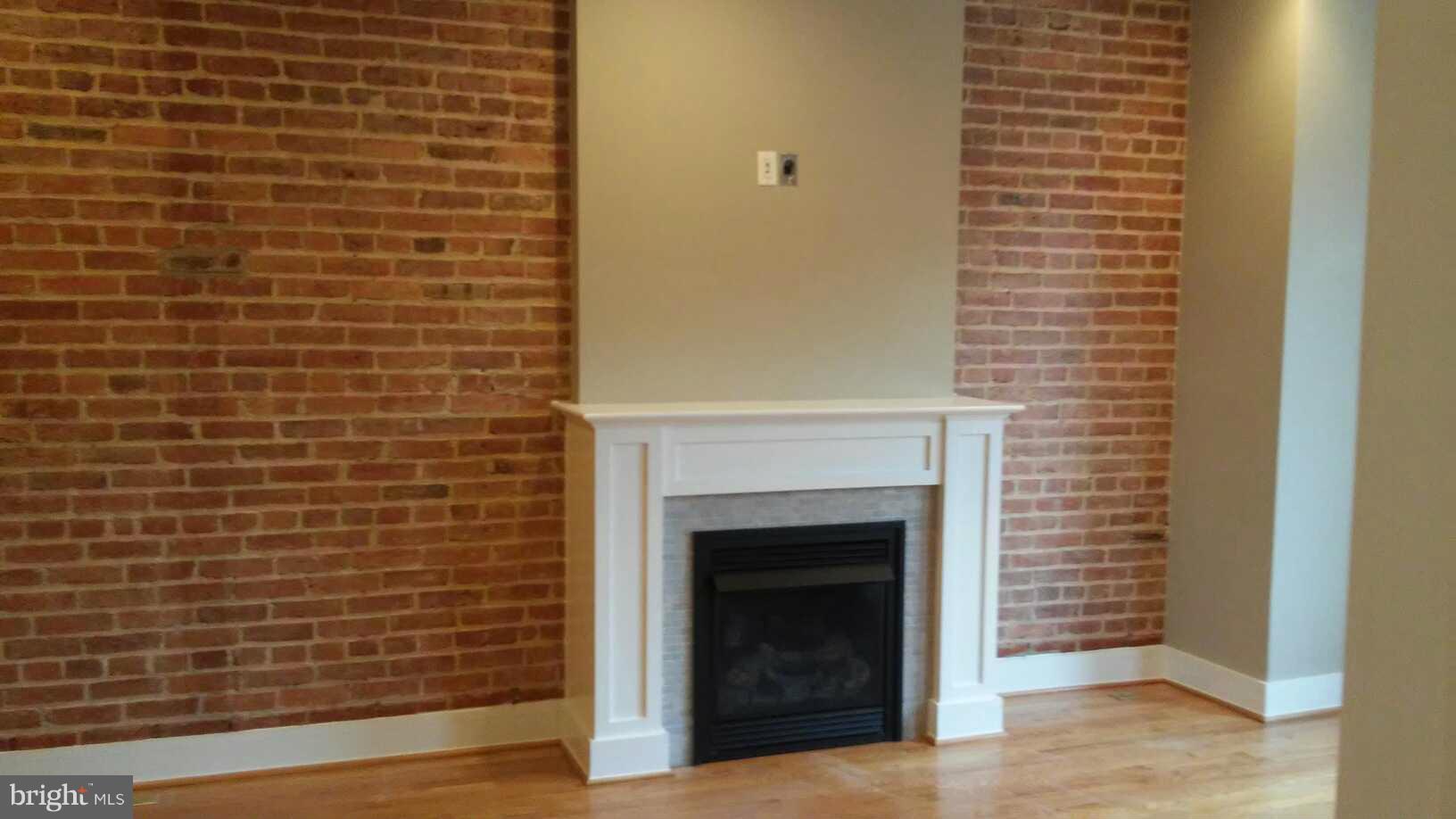 1531 Park Road Northwest, Unit 4 Washington, DC 20010 - Photo 10 of 16 Living Room
