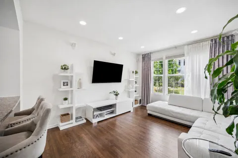 $499,000 | 3155 Coral Lane, Unit 335, Glenview, IL 60026