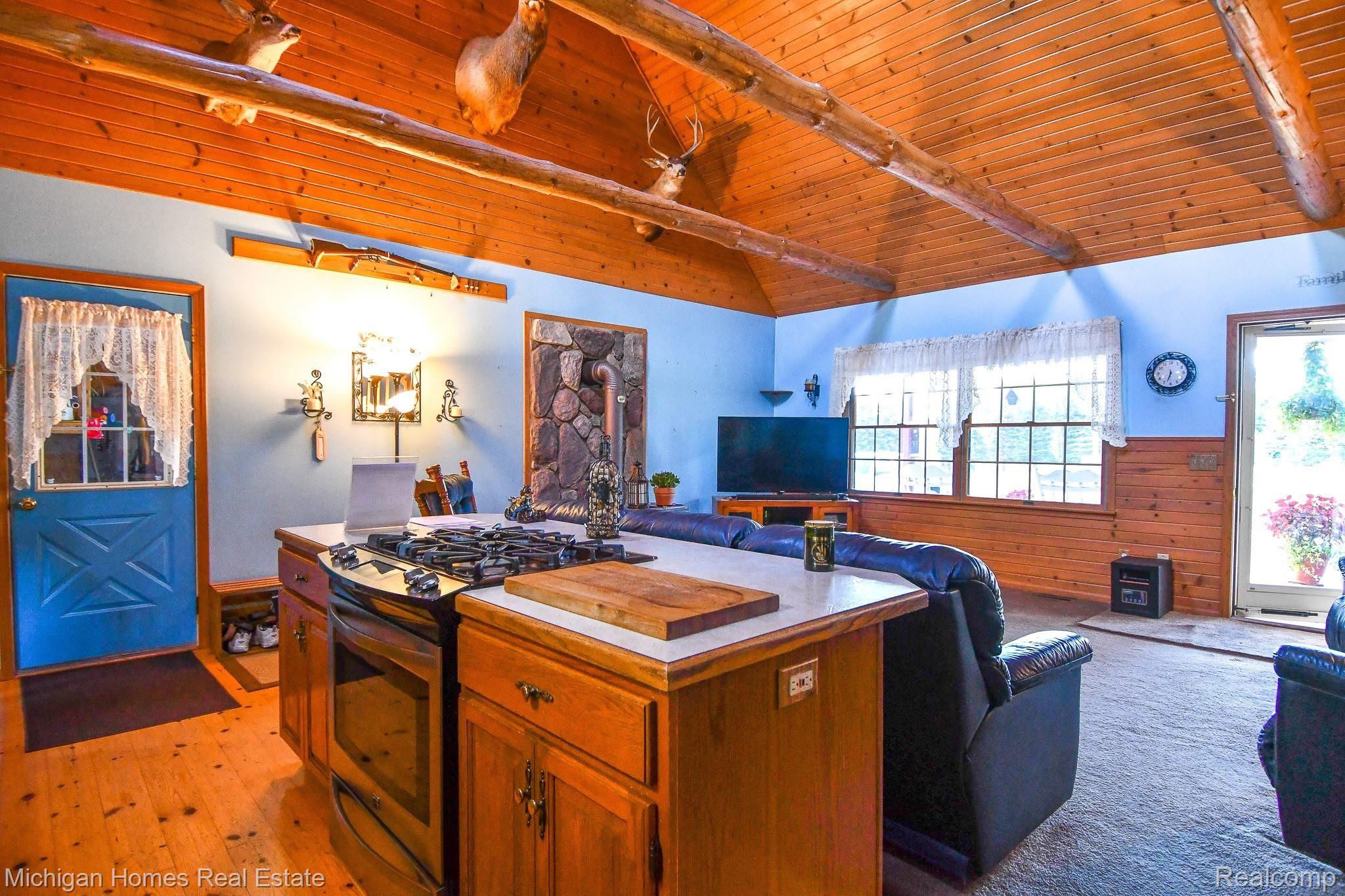 7235 Lahring Road Gaines, MI 48436 - Photo 21 of 81 SOARING CEILING IN GREAT ROOM WITH VIEWS OF EXPANSIVE FRONT YARD