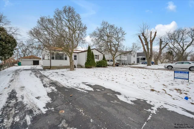$369,000 | 709 North Kramer Avenue, Lombard, IL 60148