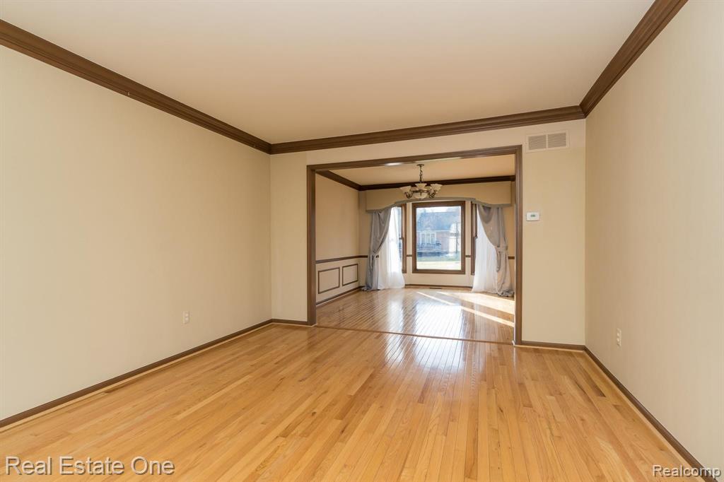 327 Silvervale Drive Rochester, MI 48309 - Photo 12 of 43