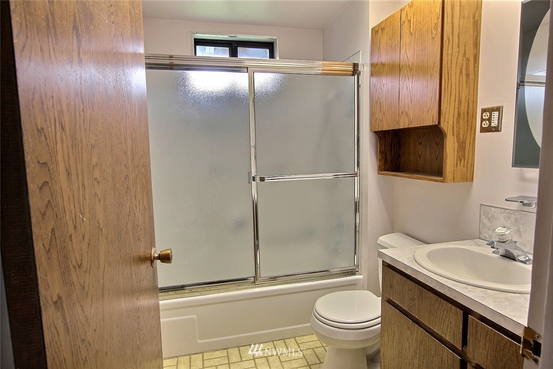 81 Logan Avenue South Renton, WA 98057 - Photo 13 of 16