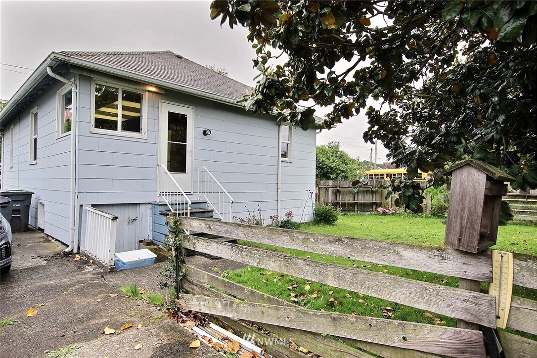 81 Logan Avenue South Renton, WA 98057 - Photo 4 of 16