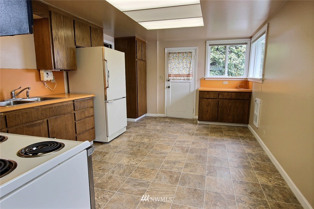 81 Logan Avenue South Renton, WA 98057 - Photo 8 of 16