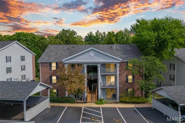 $1,675 | 7611 Triwoods Drive, Unit J, Shrewsbury, MO 63119