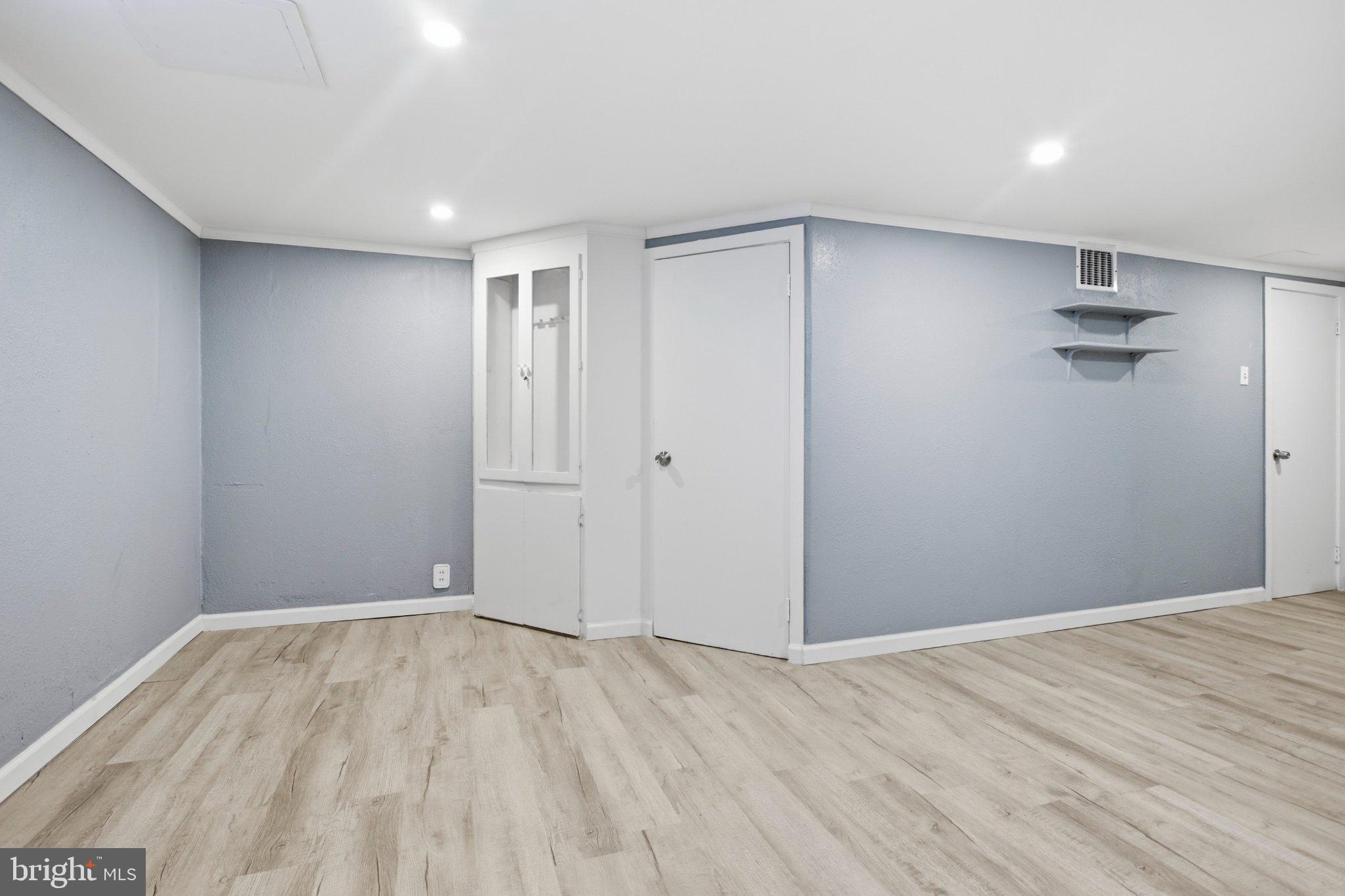 151 Alverstone Road Clifton Heights, PA 19018 - Photo 28 of 33 Versatile space with modern charm.