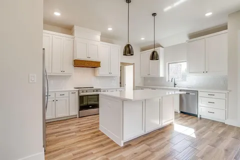 $479,000 | 217 Kilkenny Road, Poolville, TX 76487