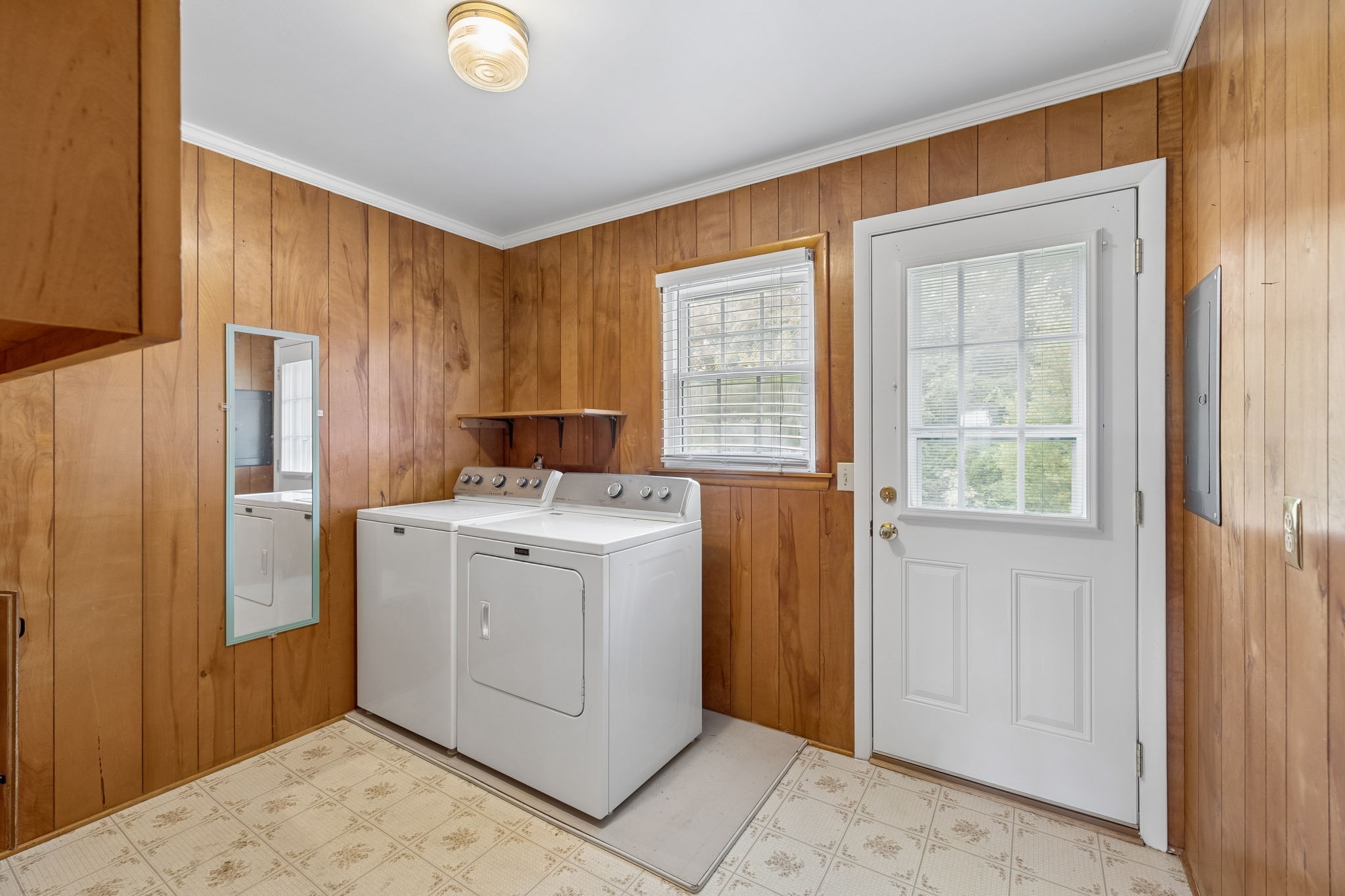 708 Hickory Street Centerville, TN 37033 - Photo 19 of 57 a view of utility room with washer and dryer