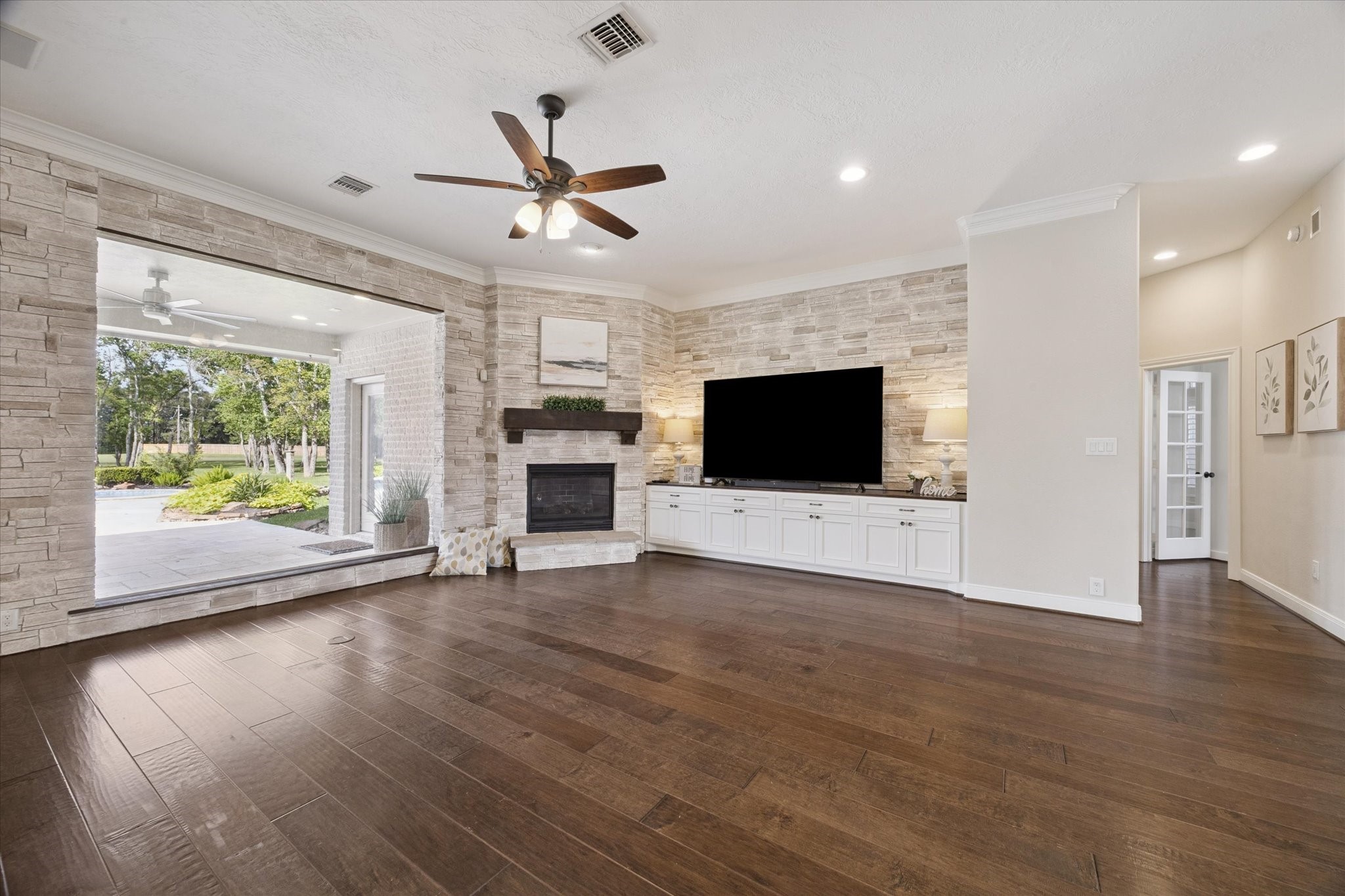 2904 Bridle Path Lane Friendswood, TX 77546 - Photo 13 of 49 The family room is anchored by a gorgeous picture window that perfectly captures the backyard scenery, inviting natural beauty indoors throughout the year and blending seamlessly with any decorating style.