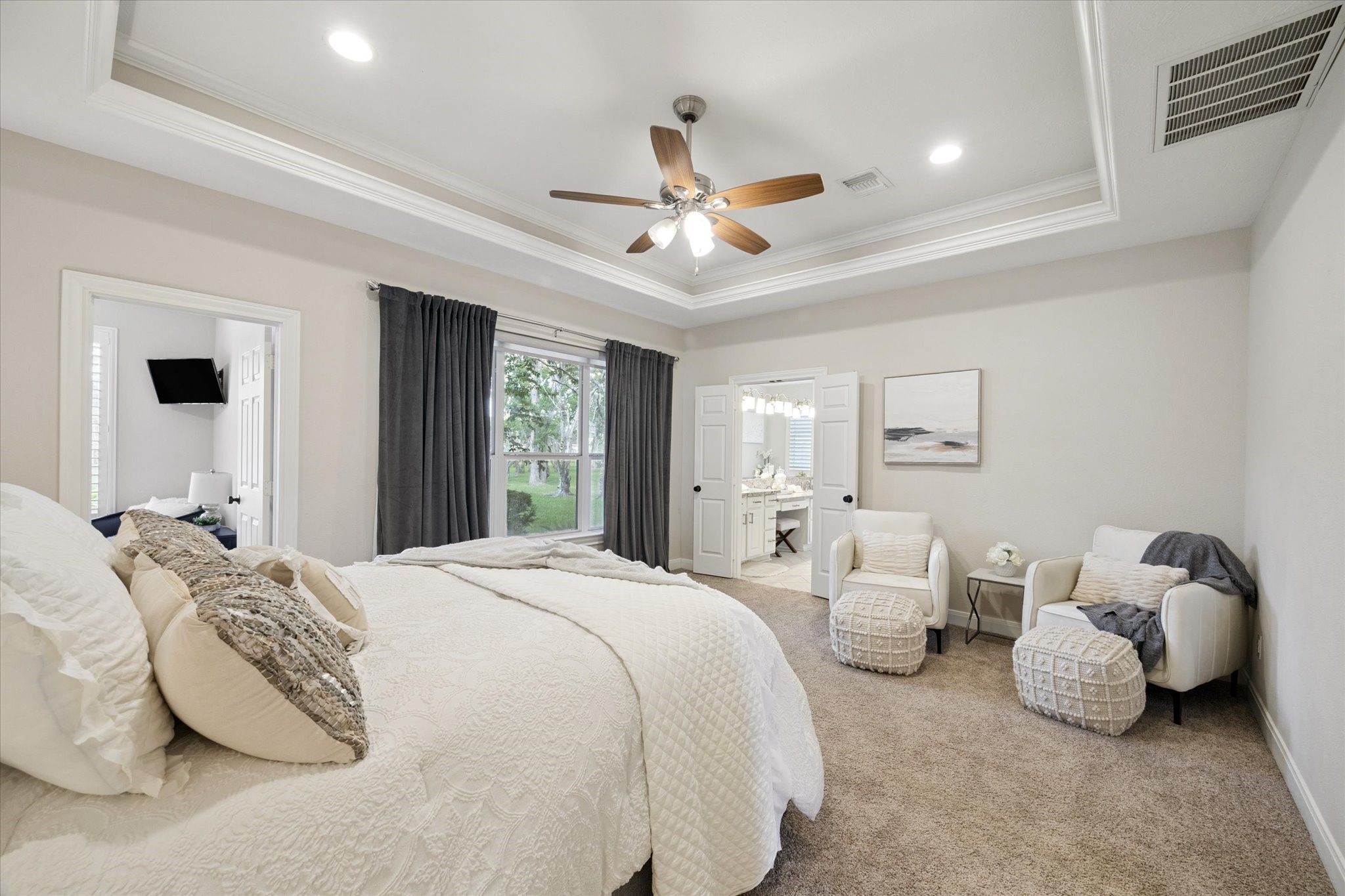 2904 Bridle Path Lane Friendswood, TX 77546 - Photo 23 of 49 There’s ample room for a cozy sitting area, making this primary suite the perfect retreat.