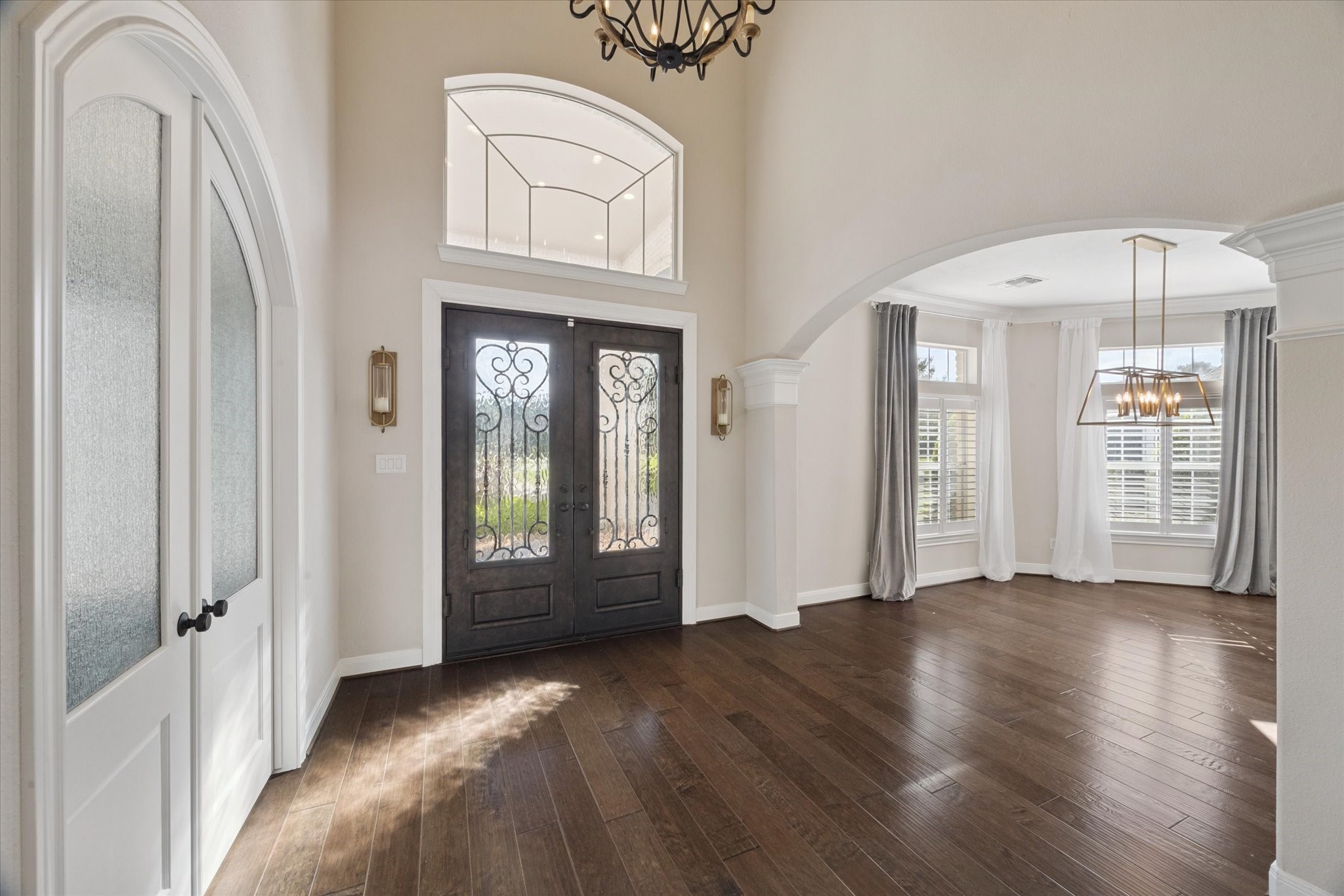 2904 Bridle Path Lane Friendswood, TX 77546 - Photo 8 of 49 a view of a hallway with wooden floor and a chandelier