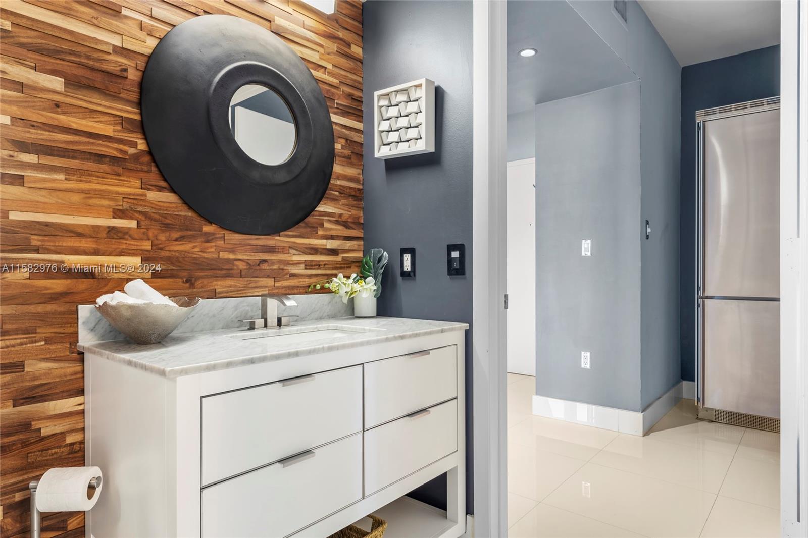 92 Southwest 3rd Street, Unit 2303 Miami, FL 33130 - Photo 25 of 35 a utility room with dryer and washer