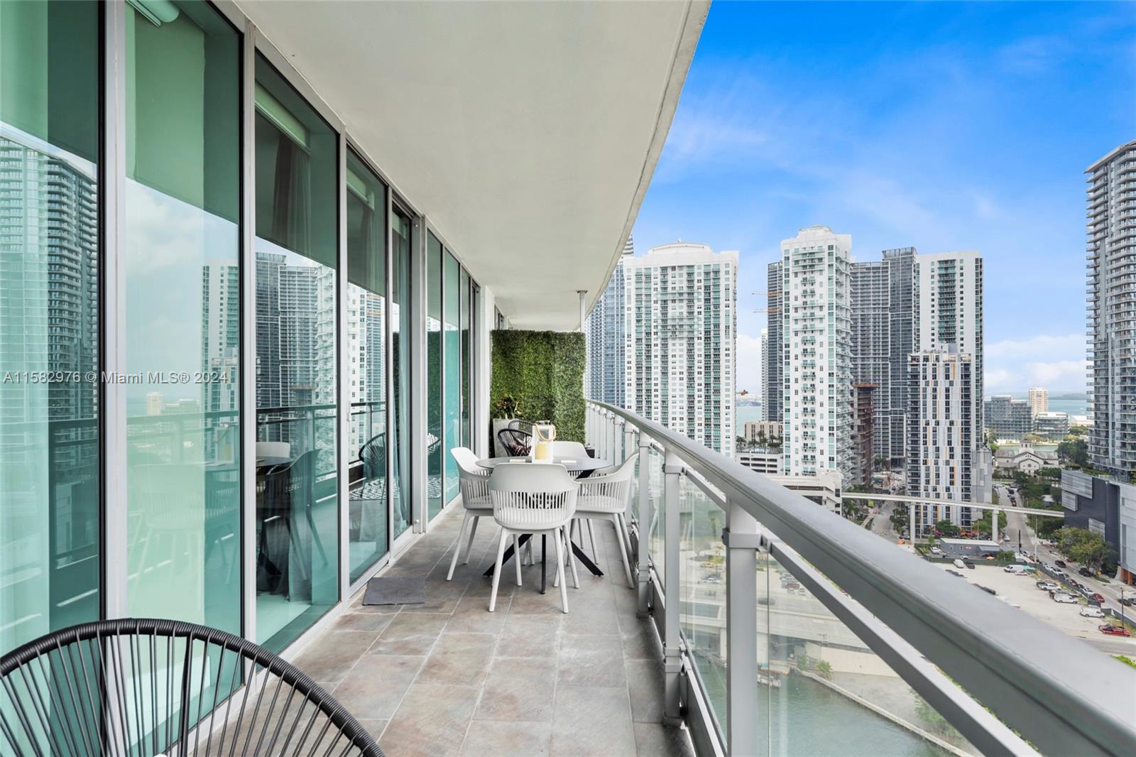 92 Southwest 3rd Street, Unit 2303 Miami, FL 33130 - Photo 29 of 35 a balcony with chairs and a table