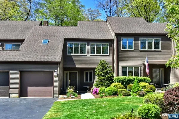 $799,999 | 30 North Bayard Lane, Mahwah, NJ 07430