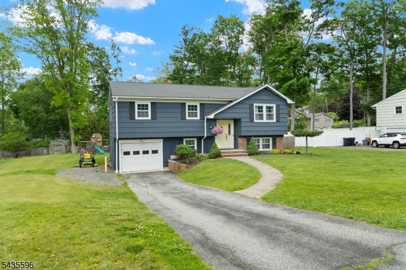 9 Partridge Lane Sparta, NJ 07871 - Photo 3 of 40