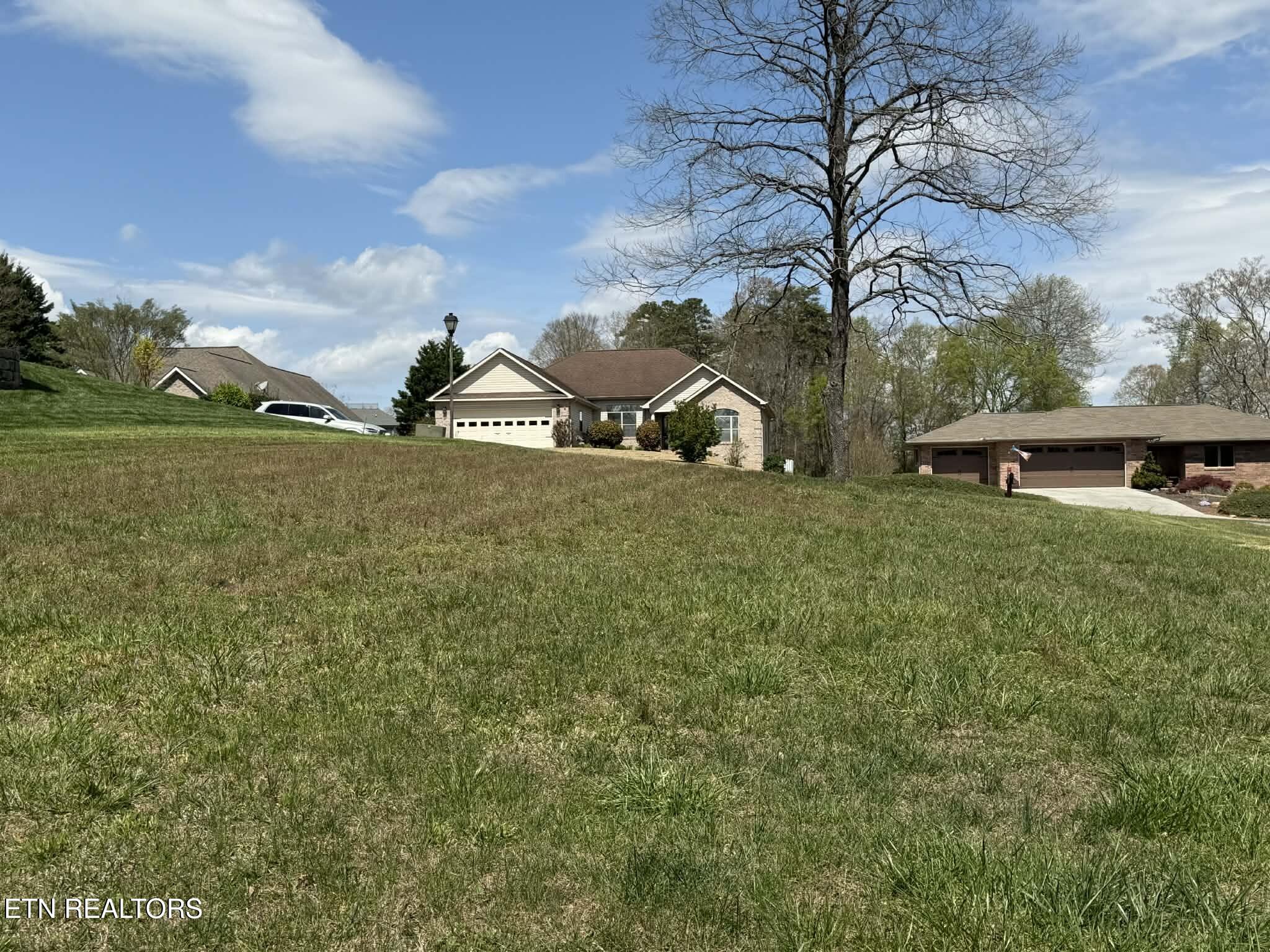 323 Tigitsi Way Loudon, TN 37774 - Photo 5 of 6 Back