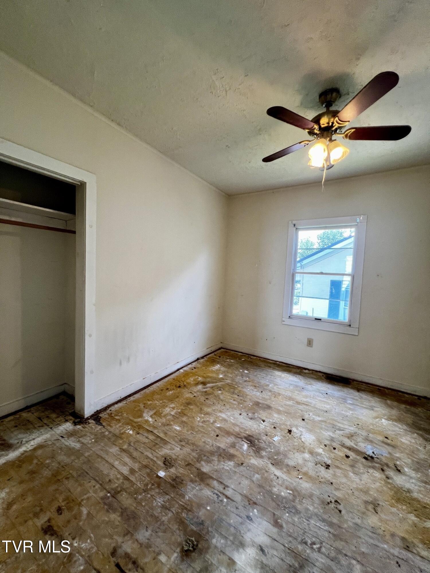 209 East Ravine Road Kingsport, TN 37660 - Photo 4 of 12 7139972A-B5C5-446C-8D0D-0CF5B4BF201B