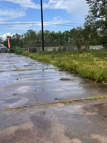 a view of a yard with an empty space