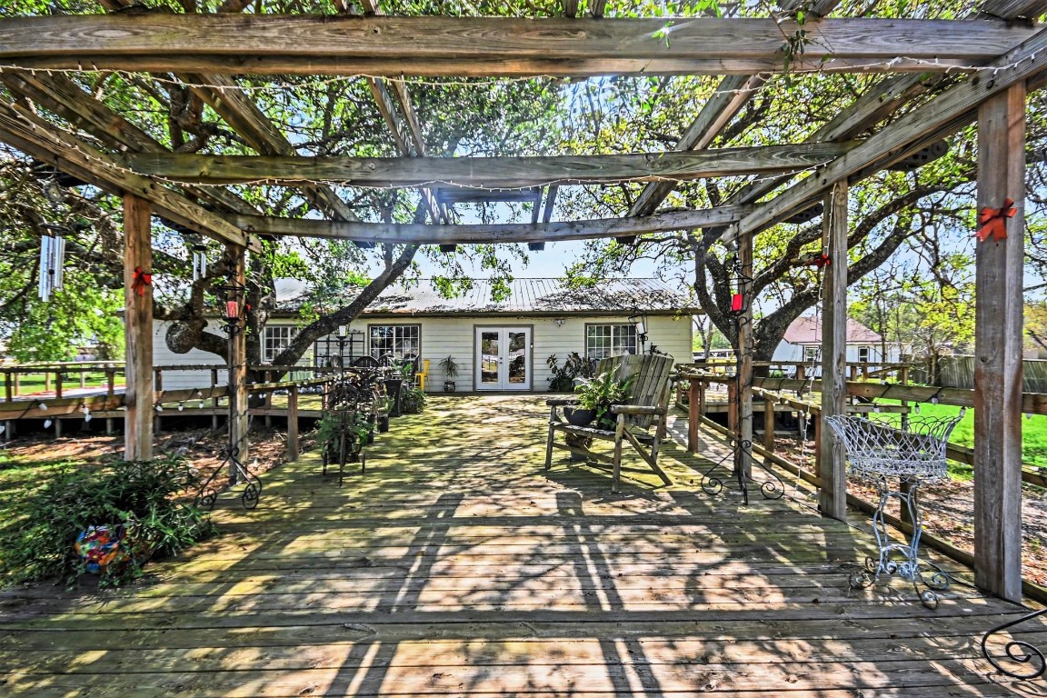 810 Miller Street Anahuac, TX 77514 - Photo 4 of 28 a view of an outdoor space