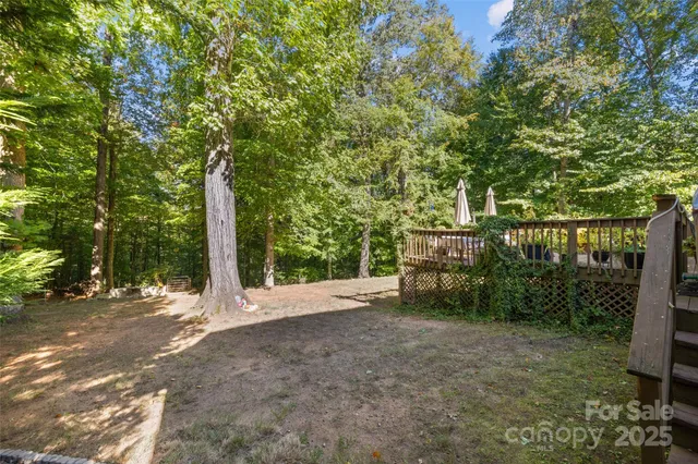 a view of a house with backyard and trees
