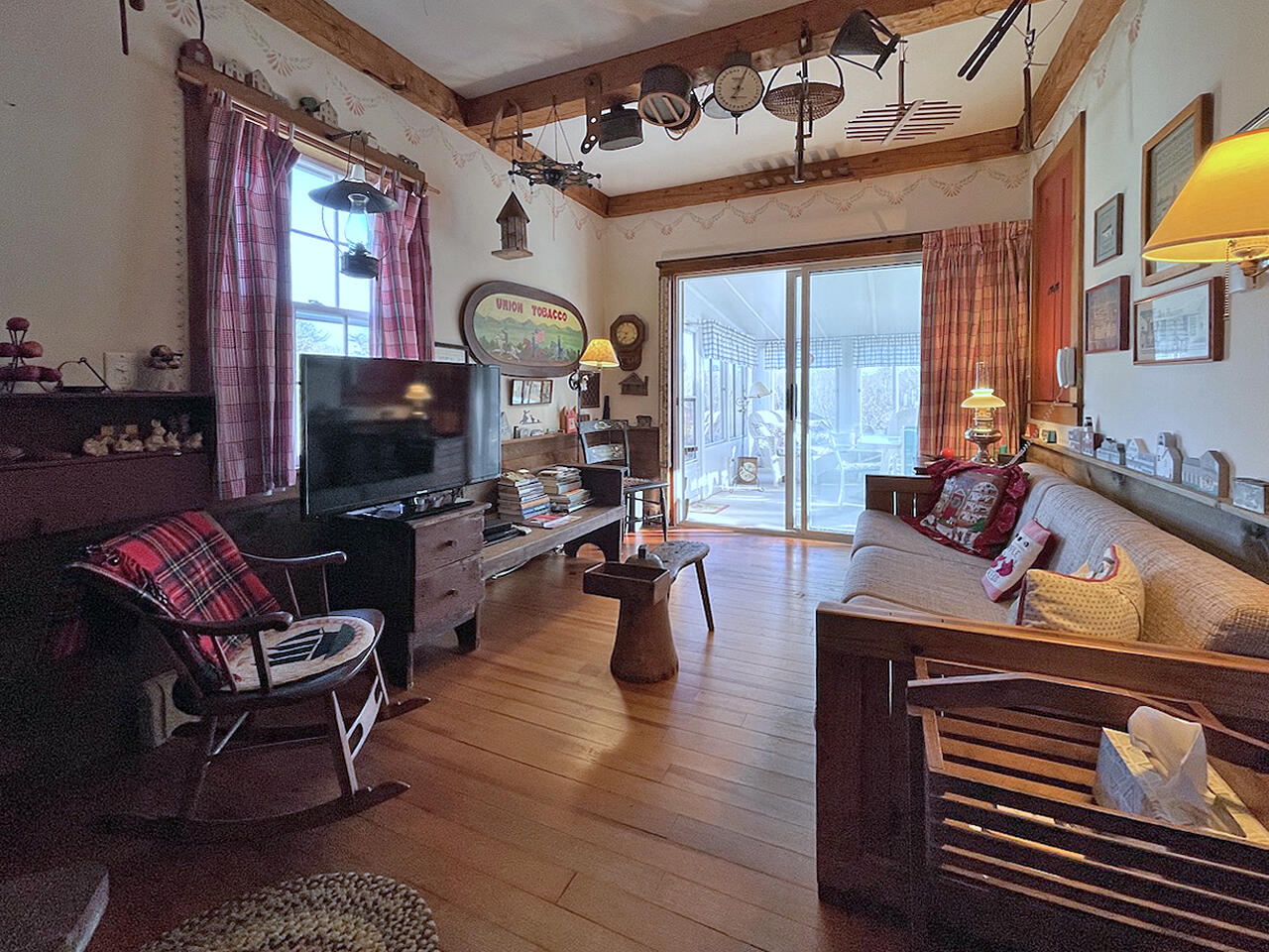 40 Highway 129 Walpole, ME 04573 - Photo 10 of 23 Family Room 1
