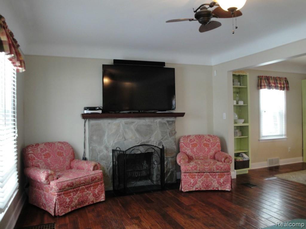 1633 Hampton Road Grosse Pointe, MI 48236 - Photo 2 of 17 Living Room w/stone fireplace
