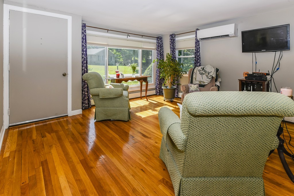 83 Bruce Road Walpole, MA 02081 - Photo 4 of 17 Gallery Image 4