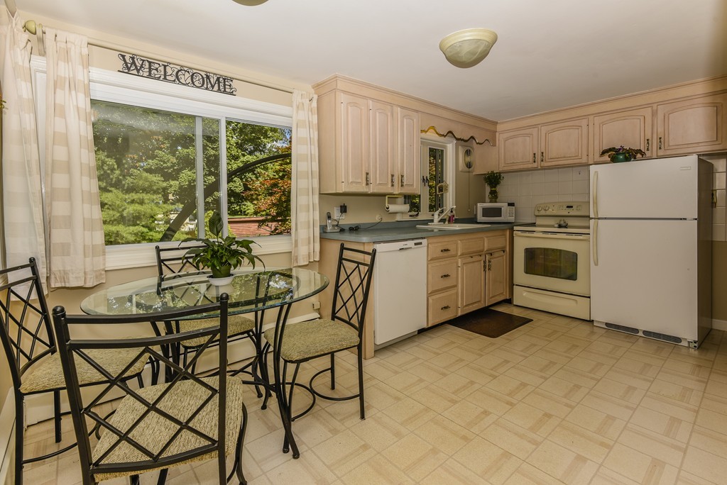 83 Bruce Road Walpole, MA 02081 - Photo 5 of 17 Gallery Image 5