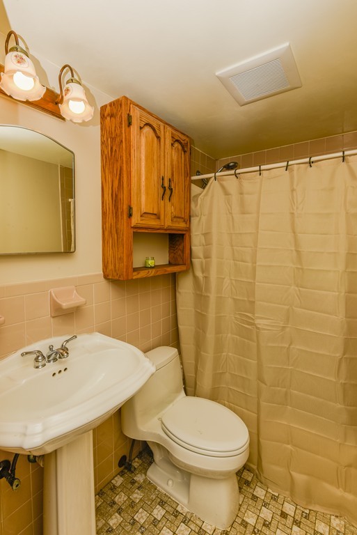 83 Bruce Road Walpole, MA 02081 - Photo 8 of 17 Gallery Image 8