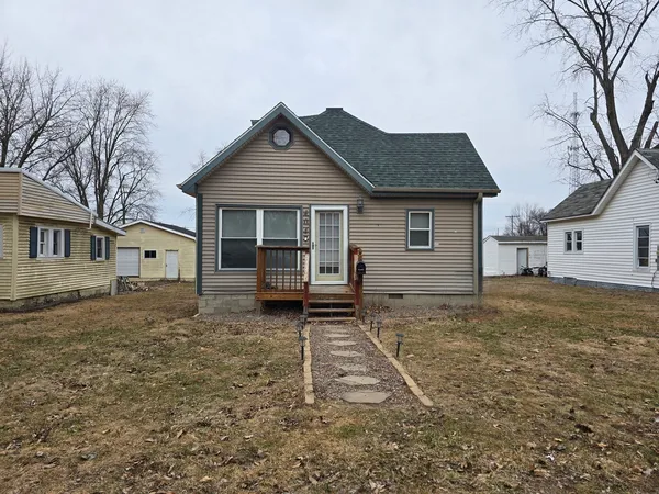 $86,000 | 404 South Elm Street, Villa Grove, IL 61956
