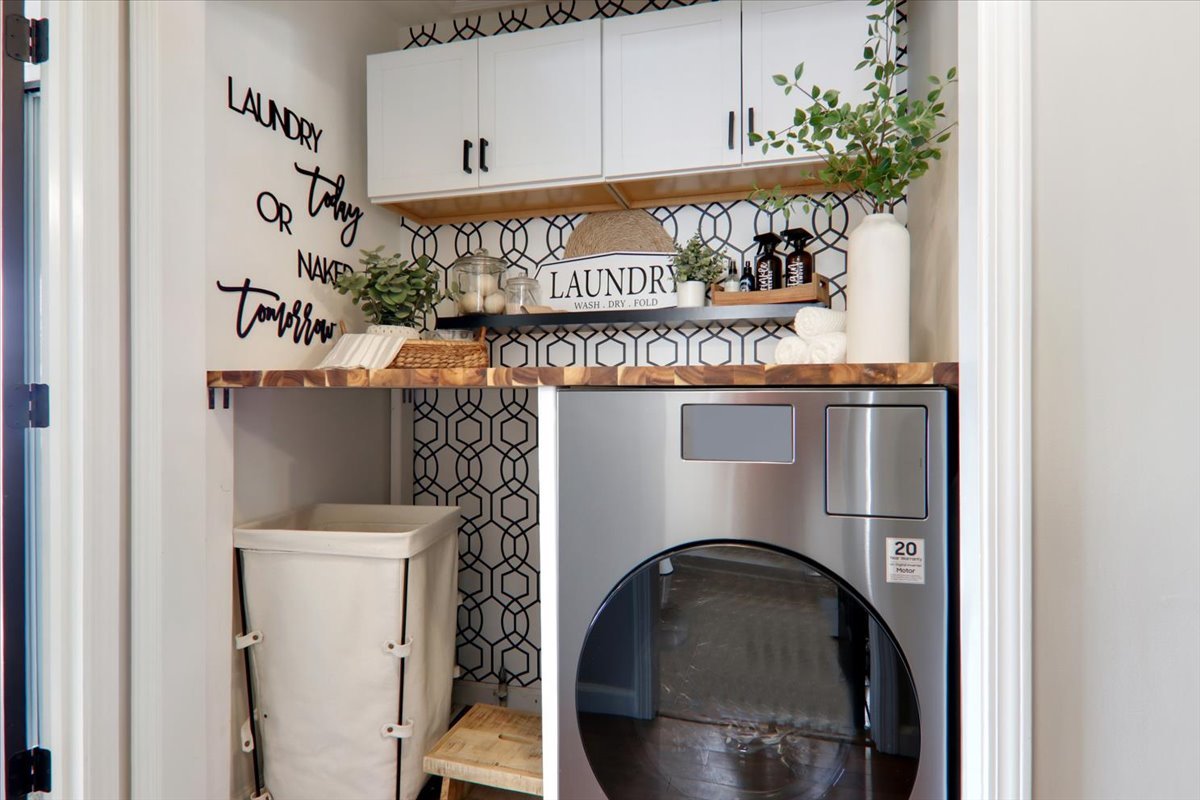 910 Drayton Street Normal, IL 61761 - Photo 11 of 30 a close view of a utility room with washer and dryer