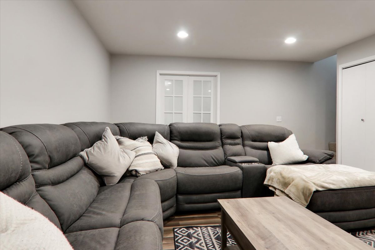 910 Drayton Street Normal, IL 61761 - Photo 18 of 30 a living room with furniture and a window