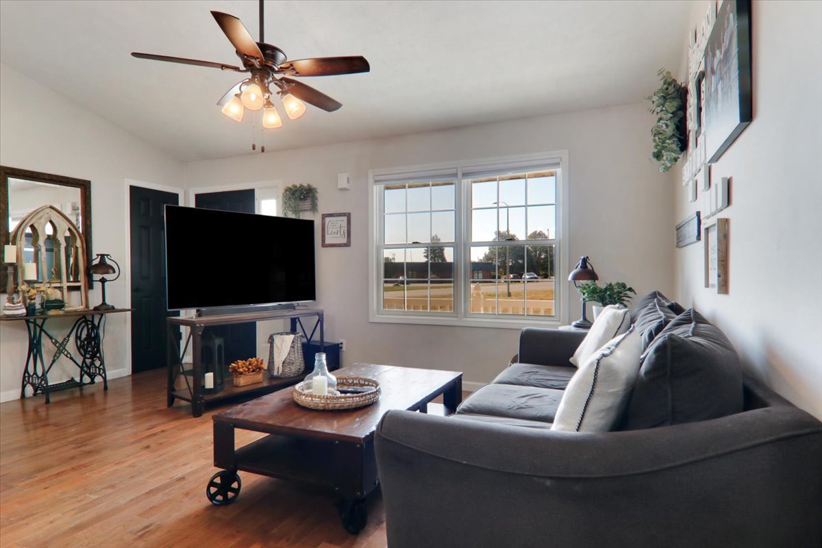 910 Drayton Street Normal, IL 61761 - Photo 4 of 30 a living room with furniture and a flat screen tv