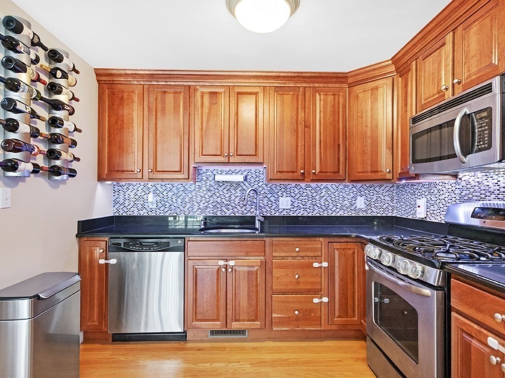 32 Common Street, Unit 23 Waltham, MA 02451 - Photo 4 of 34