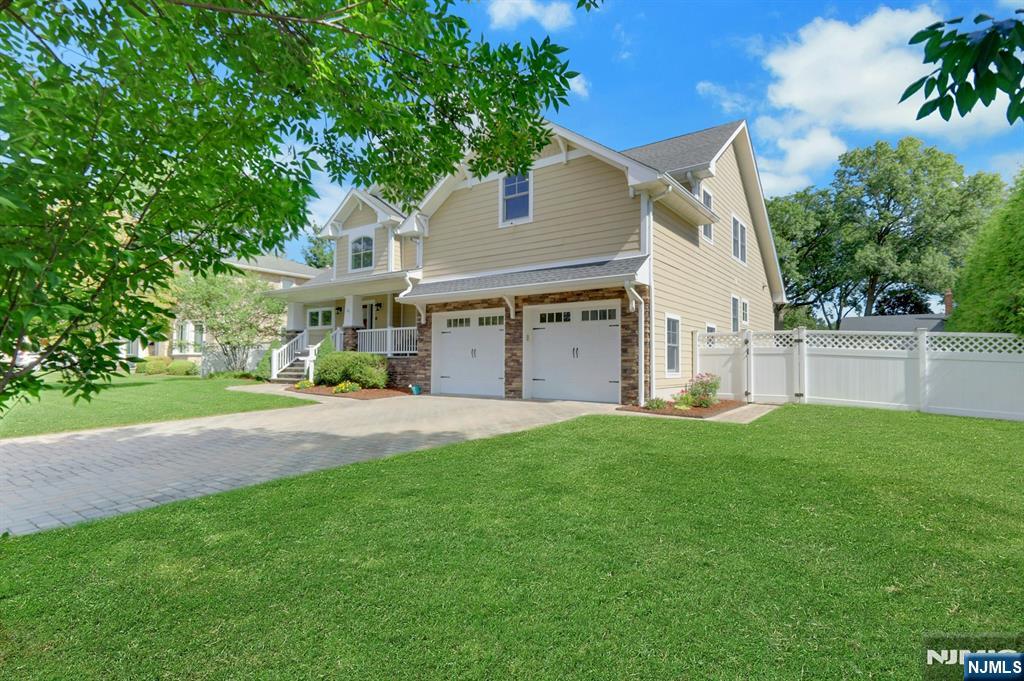 23 Hollybrook Road Paramus, NJ 07652 - Photo 3 of 50 Gallery Image 3
