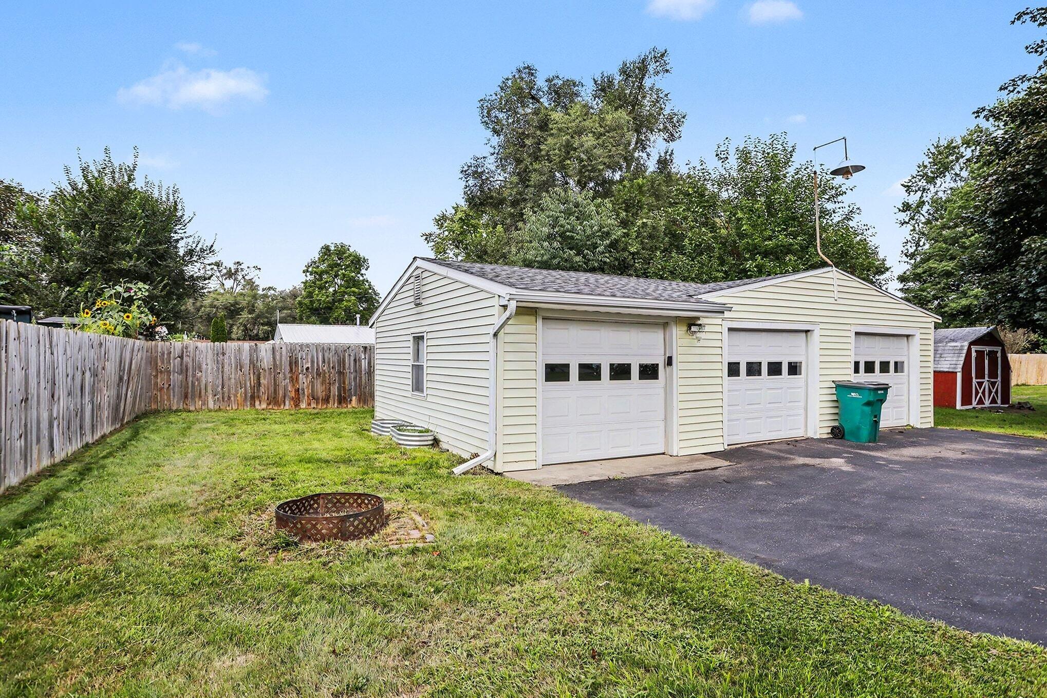 237 24th Street North Springfield, MI 49037 - Photo 24 of 25 020__90a0391_348