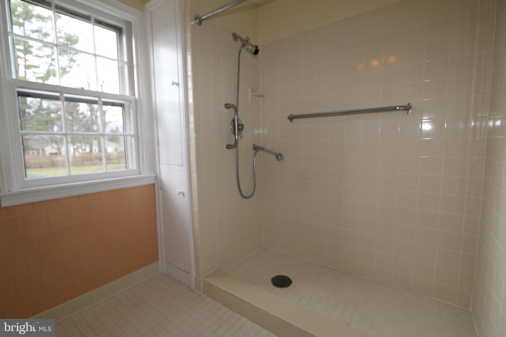 18821 Crofton Road Hagerstown, MD 21742 - Photo 18 of 32 Upstairs Bathroom