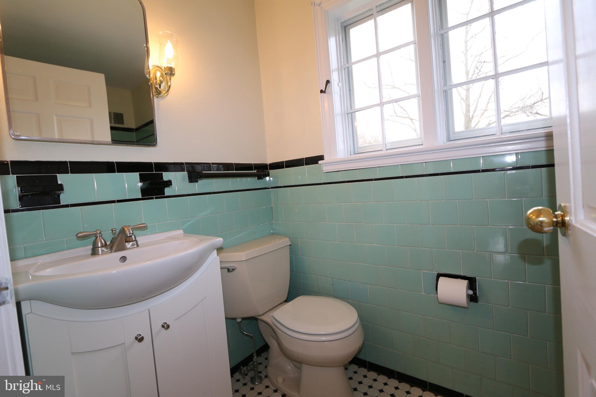 18821 Crofton Road Hagerstown, MD 21742 - Photo 22 of 32 Upstairs Bathroom