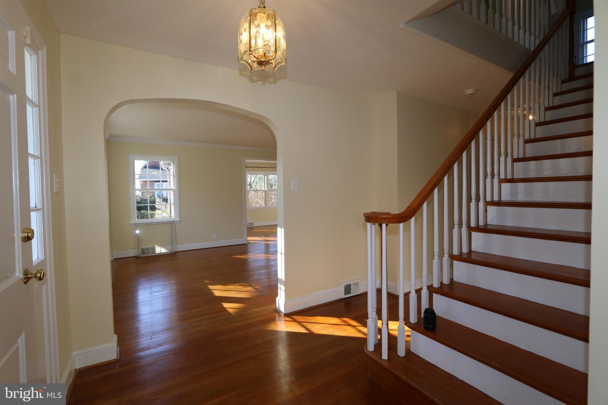 18821 Crofton Road Hagerstown, MD 21742 - Photo 4 of 32 Center Hall Colonial