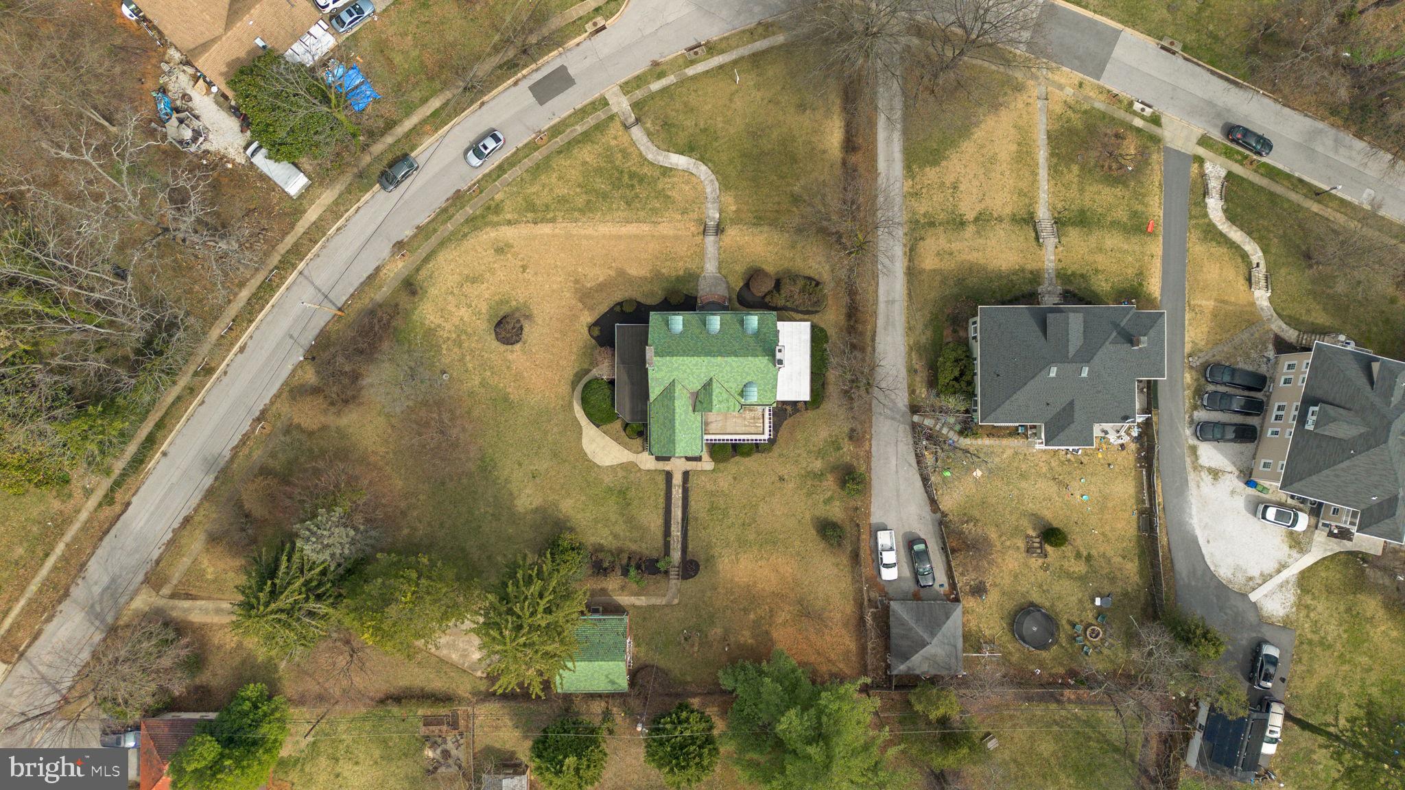 414 Old Orchard Road Baltimore, MD 21229 - Photo 72 of 84 a bathroom with a mirror