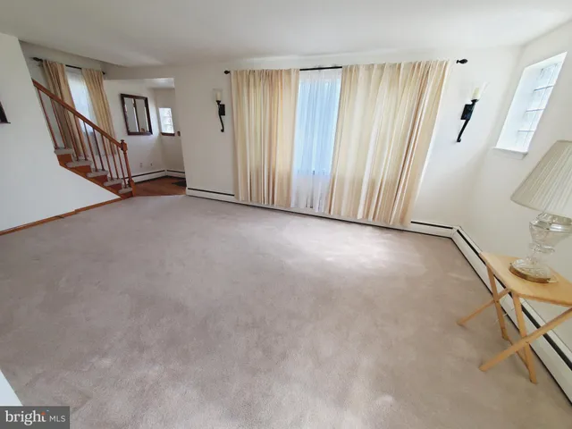 a view of an entryway with workspace