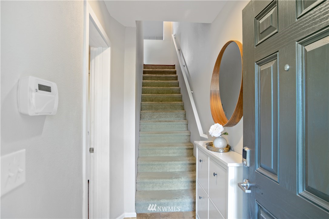6532 High Point Drive Southwest Seattle, WA 98126 - Photo 5 of 37 Gallery Image 5