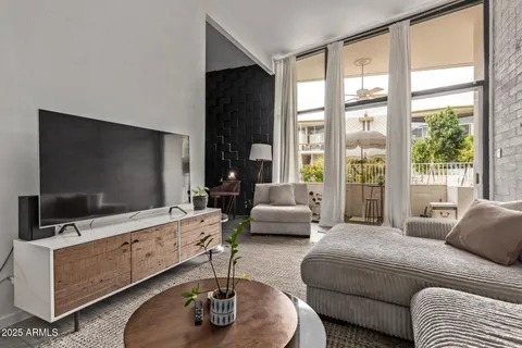 $525,000 | 334 West Medlock Drive, Unit D102, Phoenix, AZ 85013