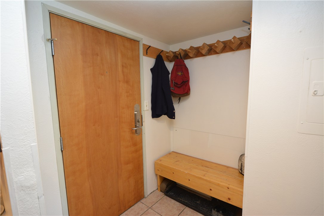 88 Guller Road, Unit 307 Frisco, CO 80443 - Photo 5 of 30 Entry with boot bench & plenty of coat hooks!