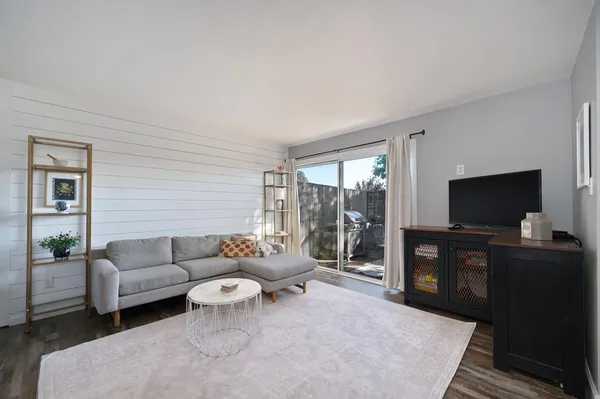 $320,000 | 615 Knollwood Drive, Woodland, CA 95695